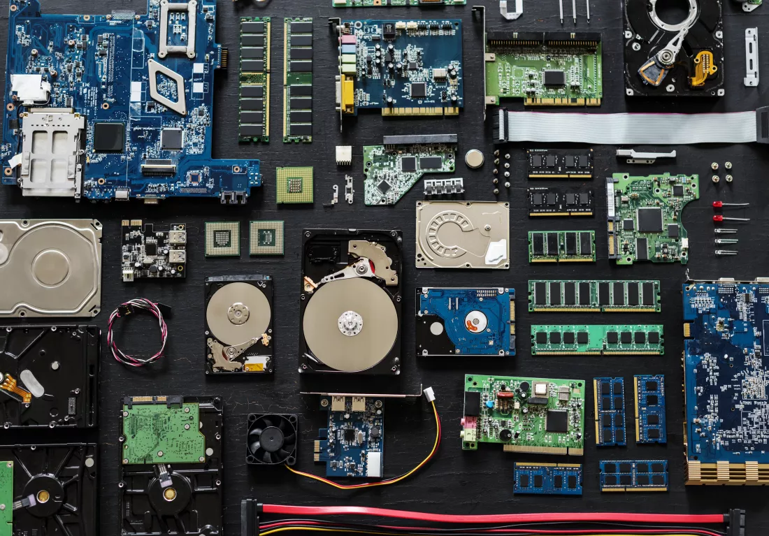 aerial-view-computer-electronics-componets-parts-flatlay